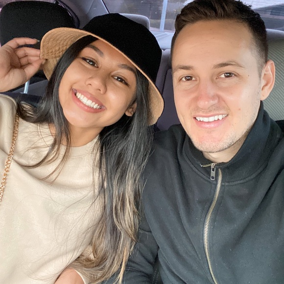 MEET YOUR POSHER: Hi, I’m Summit! 🌵🤍🌼 - Picture 6 of 6